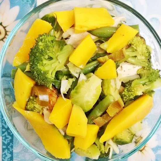 Mango Chicken Vegetables Salad - Recipe photo by escapetofood