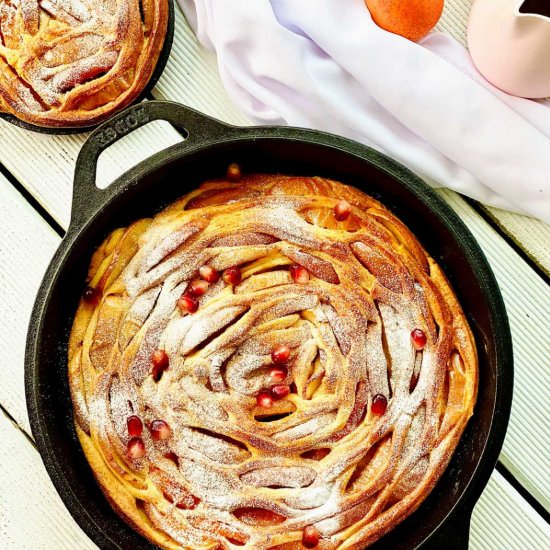 Cinnamon roll apple pie - Recipe photo by ramonascuisine