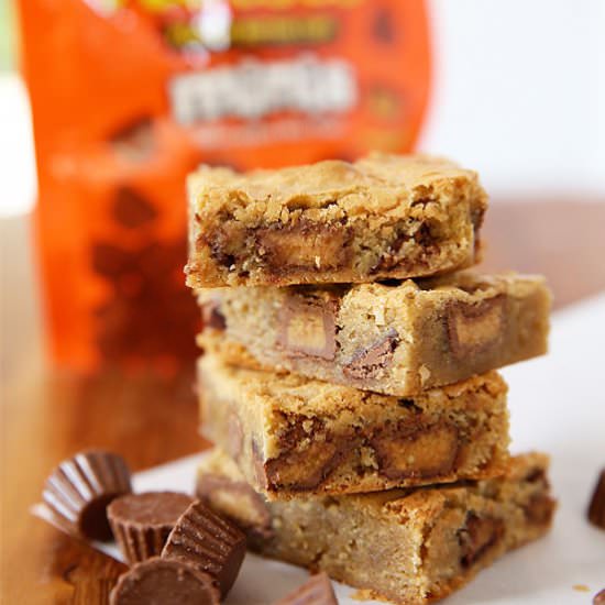 Peanut Butter Cup Blondies - Recipe photo by Cindylouh