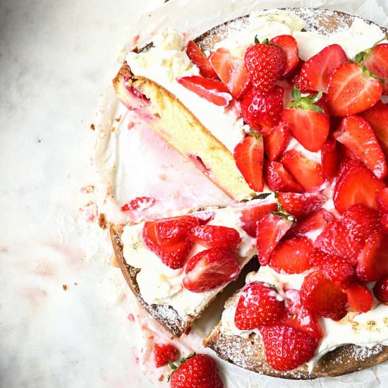 Strawberry cake with mascarpone - Recipe photo by servingdumplings