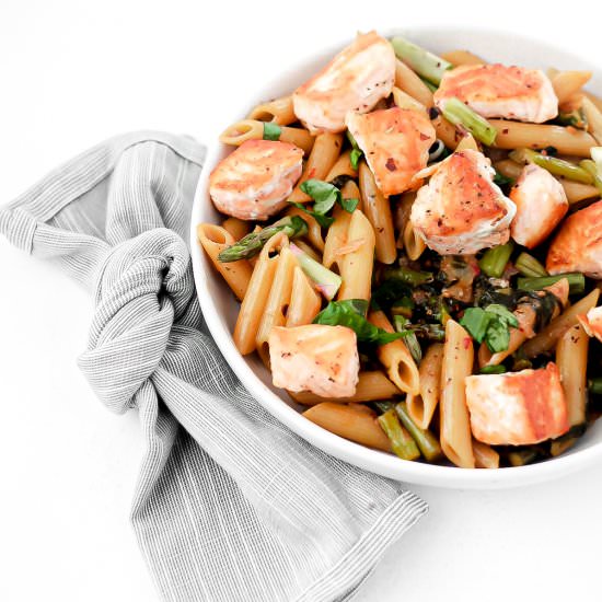 Salmon Spinach Pasta - Recipe photo by @whitekitchen_redwine