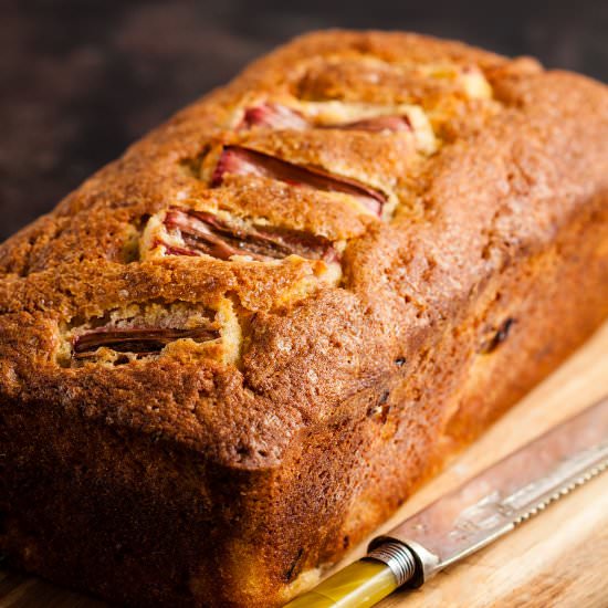 Rhubarb and ginger loaf cake - Recipe photo by Recipe Crumbs
