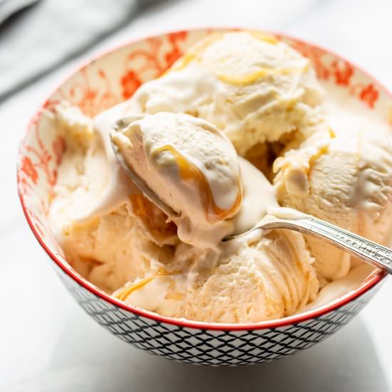 No-Churn Ice Cream with Caramel - Recipe photo by Savingroomfordessert