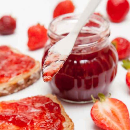 Low Sugar Strawberry Jam No Pectin - Recipe photo by Everything Pretty
