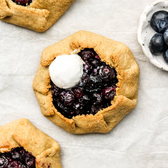Mini Blueberry Galettes (Vegan+GF) - Recipe photo by okonomi kitchen