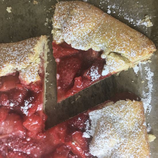 Strawberry Galette - Recipe photo by chezlerevefrancais