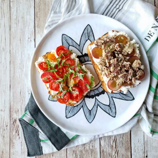 Savory & Sweet Ricotta Toasts - Recipe photo by mangotomato