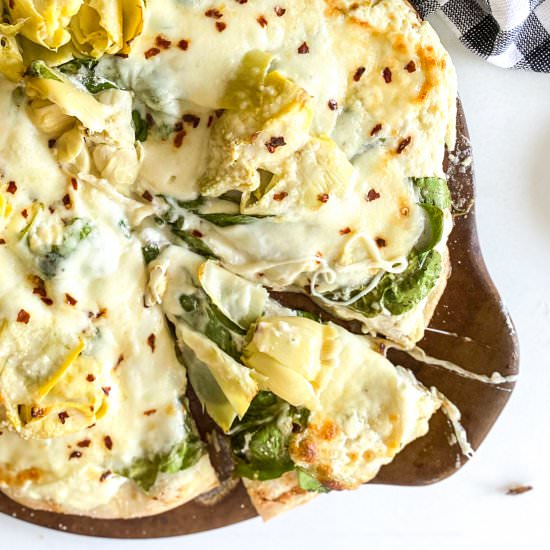Spinach Artichoke Dip Pizza - Recipe photo by Nictastingspoon