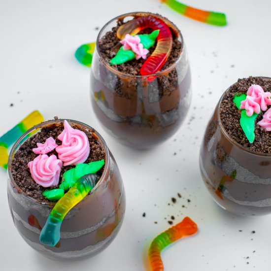 Garden Pudding Dirt Cups - Recipe photo by thefairytalebakeshop