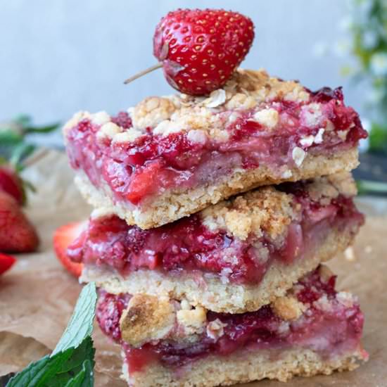 Strawberry Crumb Bars - Recipe photo by gourmandelle