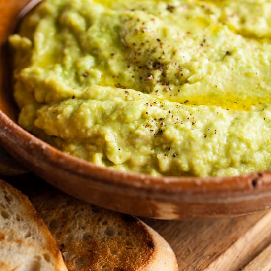 Broad bean (fava bean) hummus - Recipe photo by Recipe Crumbs