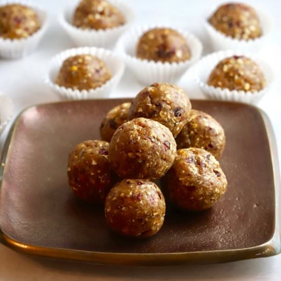 No-Bake Oatmeal Energy Balls - Recipe photo by Grits and Pinecones