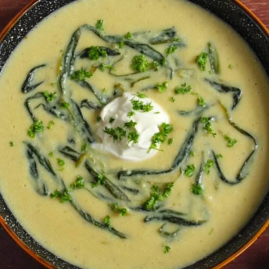 Vegan Cauliflower Cheese Soup - Recipe photo by The Pesky Vegan
