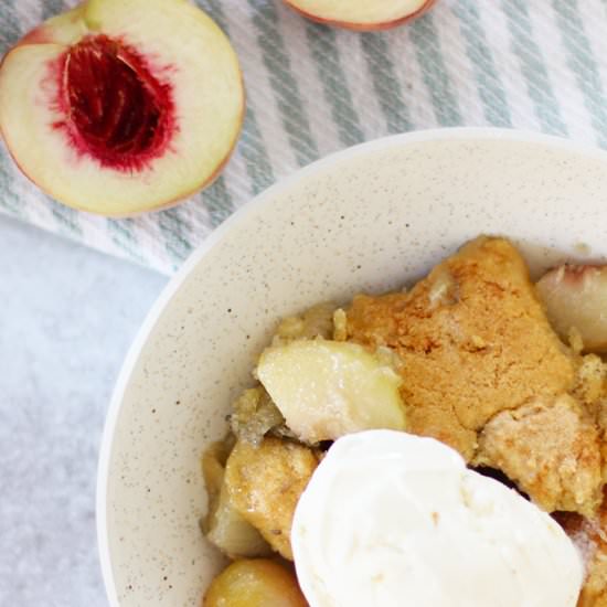 Easy Peach Cobbler - Recipe photo by Rainbow Delicious