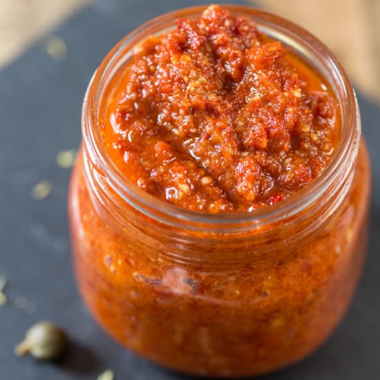 Vegan sun-dried tomato pesto - Recipe photo by electricbluefood