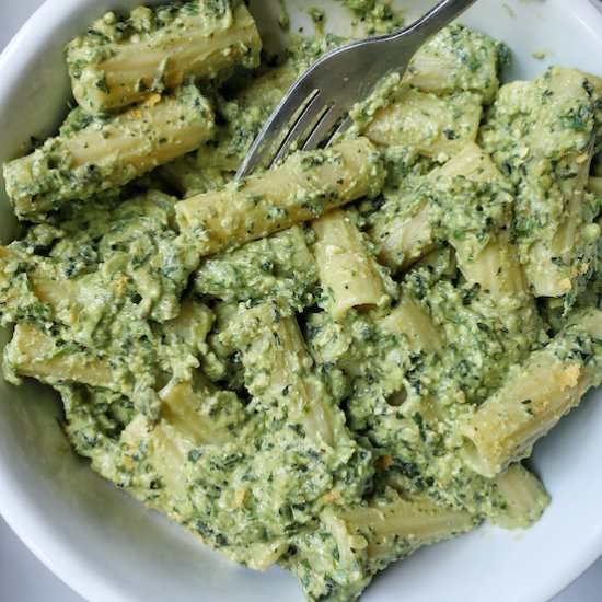 Oil-free Vegan Avocado Pesto - Recipe photo by fromthecomfortofmybowl