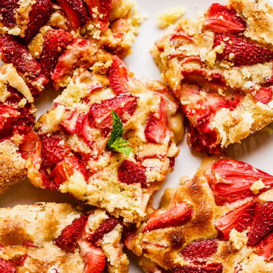 Strawberry Rhubarb Pie Bars - Recipe photo by MunchkinTime