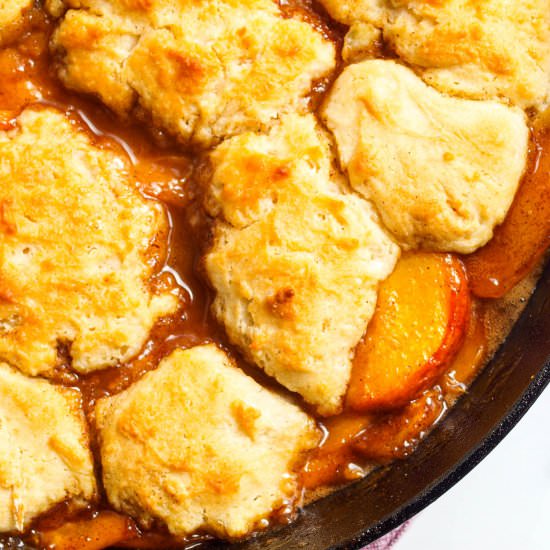 Gluten-Free Peach Cobbler - Recipe photo by MaesMenu