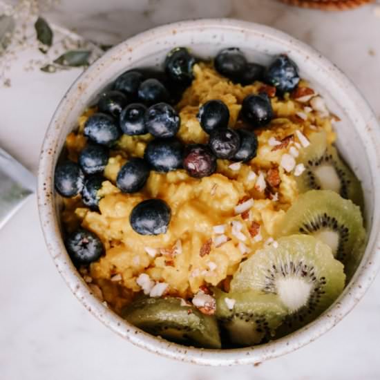 Passion Fruit Turmeric Oatmeal - Recipe photo by dayslikelaura