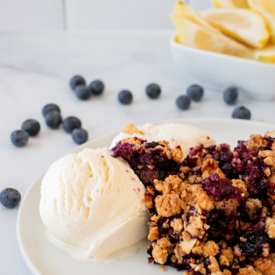 Blueberry Vanilla Almond Crumble - Recipe photo by saltandsprinkles