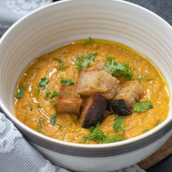 Carrot Ginger Soup (Vegan) - Recipe photo by Mintykitchen