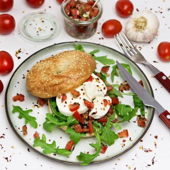 Italian caprese bagel - Recipe photo by Culinaire bagage