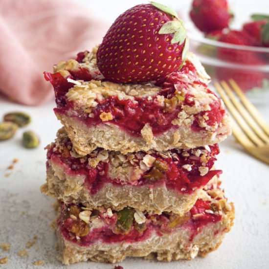 Healthy Strawberry Oatmeal Bars - Recipe photo by plantifulheart
