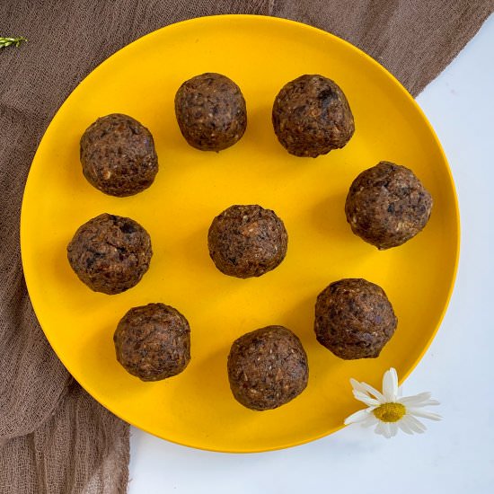 Peanut Butter Date Balls - Recipe photo by Tidbitsbytaylor