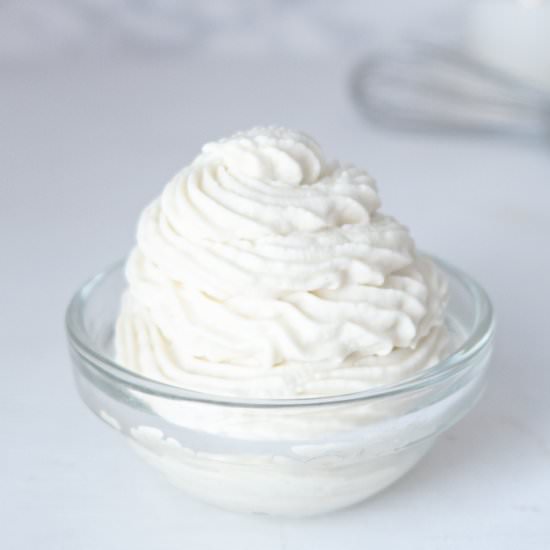 CLASSIC VEGAN WHIPPED CREAM - Recipe photo by Loud Bowl