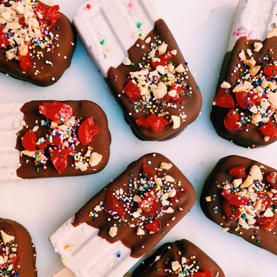 Banana Split Pops - Recipe photo by thefigjar