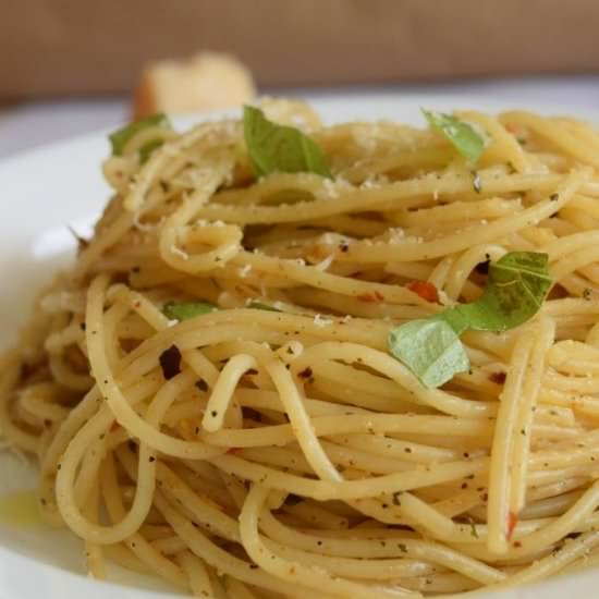 Spicy Spaghetti Aglio e Olio - Recipe photo by VanessaViolet