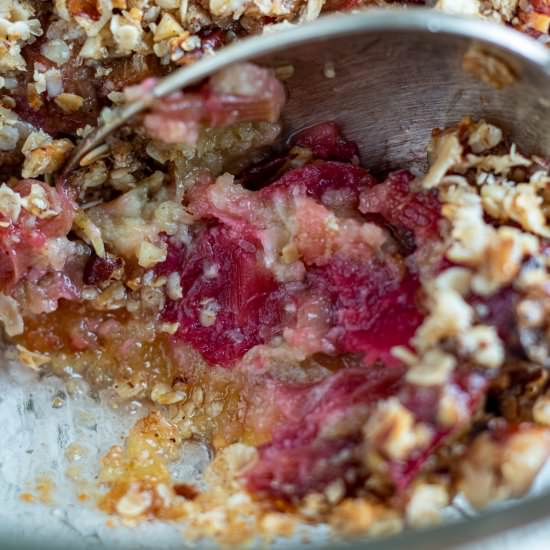 Rhubarb crisp - Recipe photo by BinkysCulinaryCarnival