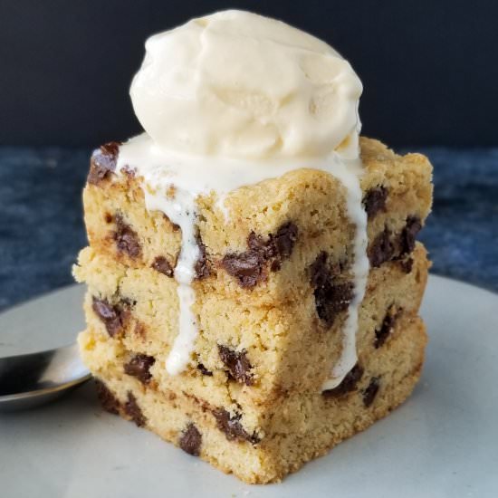 chocolate chip cookie bars - Recipe photo by amandacooksandstyles