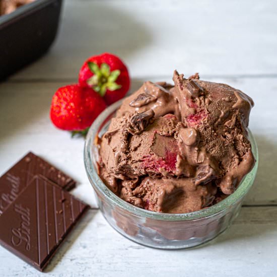 Dark Chocolate Strawberry Ice Cream - Recipe photo by skinnyspatula