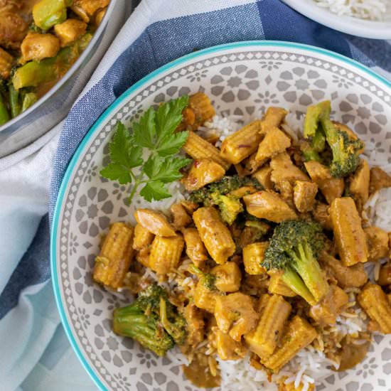 Spicy Peanut Chicken Satay Bowls - Recipe photo by whippeditup