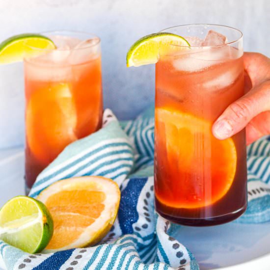 Pomegranate Sea Breeze Cocktail - Recipe photo by MaesMenu