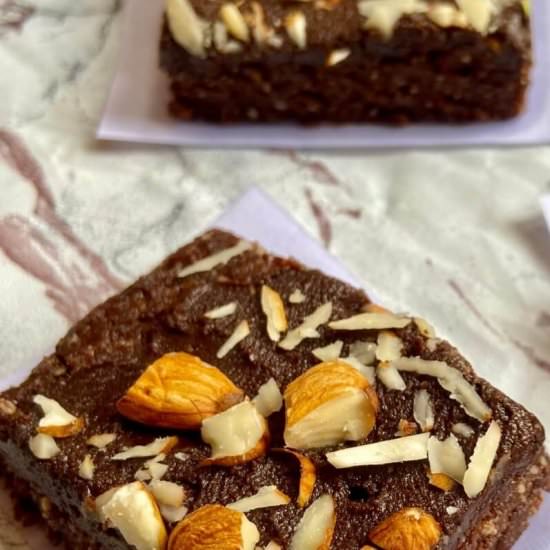Raw brownies (gluten-free) - Recipe photo by shellyfoodspot