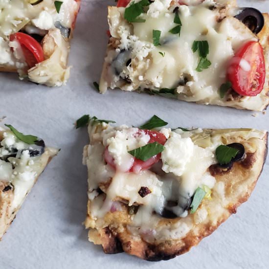 Greek Chicken Flatbread Pizza - Recipe photo by RaspberriesAndKohlrabi