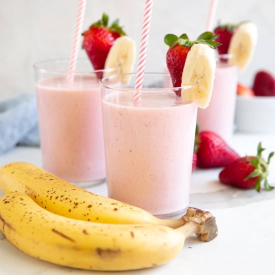 Strawberry Banana Smoothie - Recipe photo by theforkedspoon