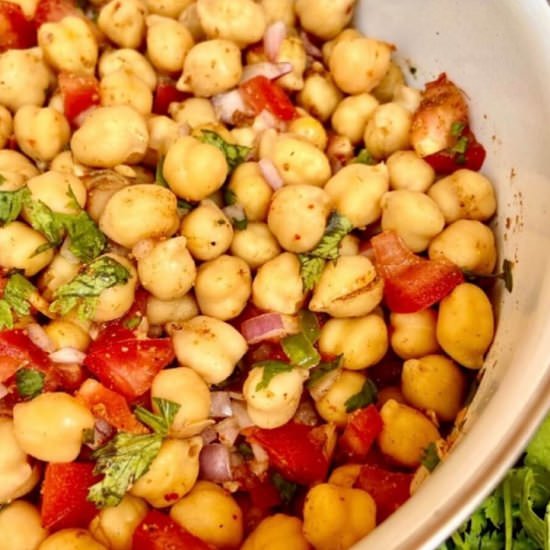 10 minutes vegan chickpea salad - Recipe photo by shellyfoodspot
