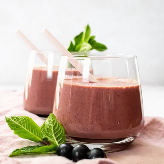 Very Berry Breakfast Smoothie - Recipe photo by The Real Food Geek