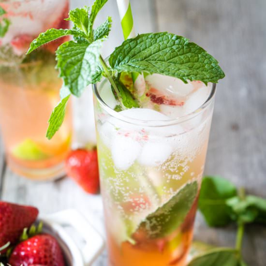 Skinny Strawberry Mojito - Recipe photo by TheDeliciousSpoon