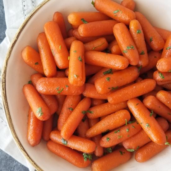 balsamic glazed carrots - Recipe photo by amandacooksandstyles