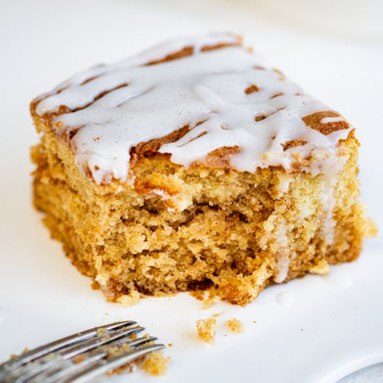 Cinnamon Roll Cake - Recipe photo by supergoldenbakes