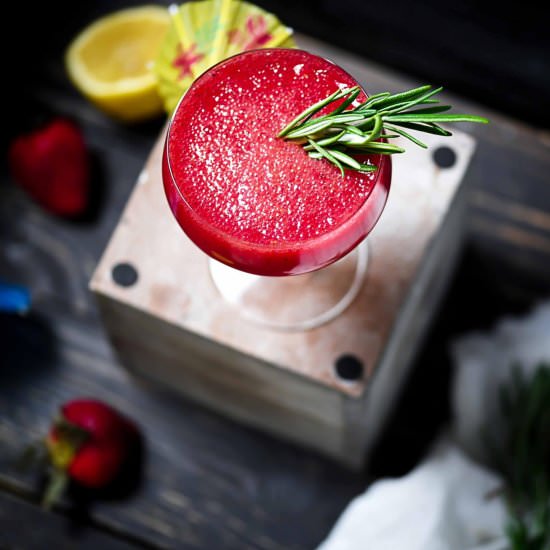 Keto Strawberry Gin Fizz - Recipe photo by Lila Ruth Grain Free