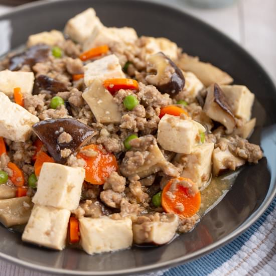 Braised Tofu with Pork and Mushroom - Recipe photo by Lokness