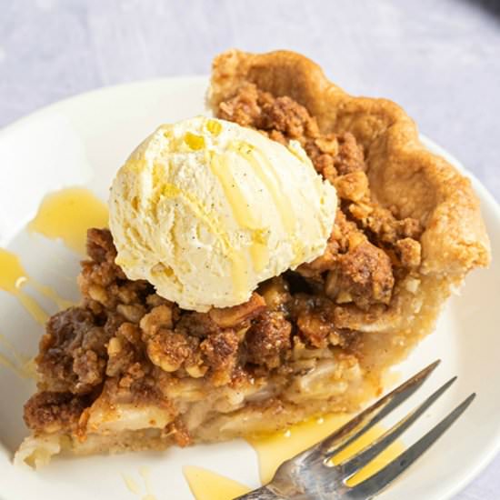 Apple Crumble Pie - Recipe photo by thebigmansworld