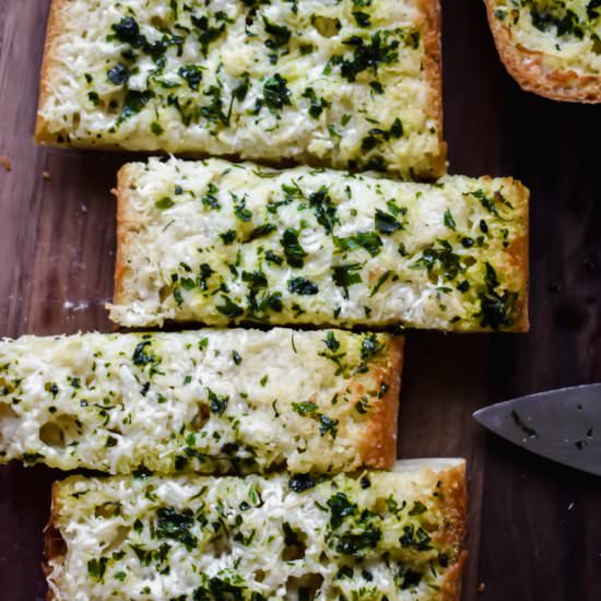 Easy Cheesy Garlic Bread - Recipe photo by stressbaking