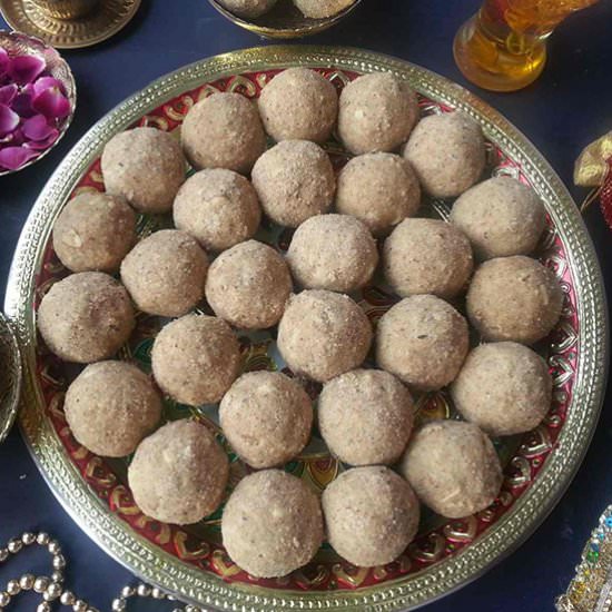 Atta Dry Fruits Ladoo - Recipe photo by Mytastybuds