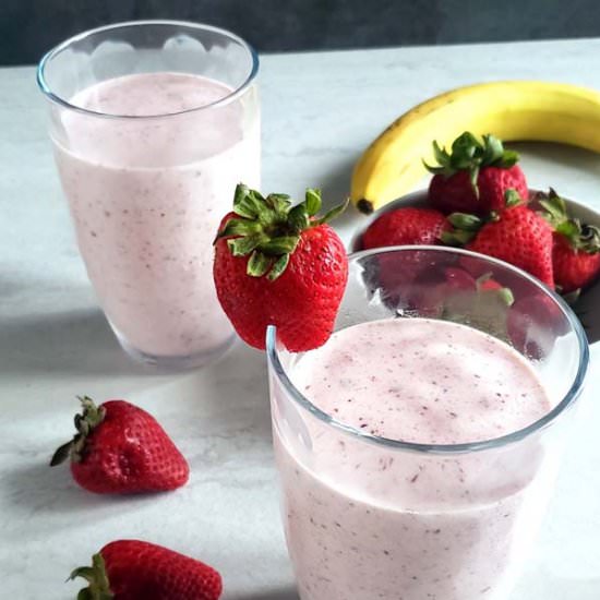 Strawberry Banana Chocolate Smoothie - Recipe photo by RaspberriesAndKohlrabi